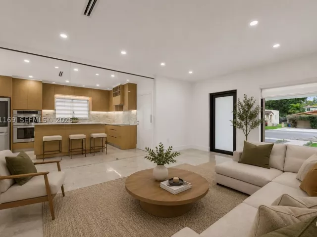3-bedroom home for sale in Coral Gables - 728 Majorca Ave - MondialRealty