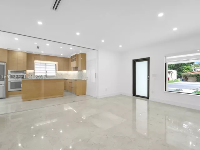 3-bedroom home for sale in Coral Gables - 728 Majorca Ave - MondialRealty
