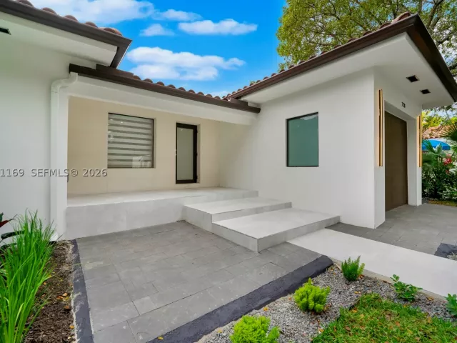 3-bedroom home for sale in Coral Gables - 728 Majorca Ave - MondialRealty