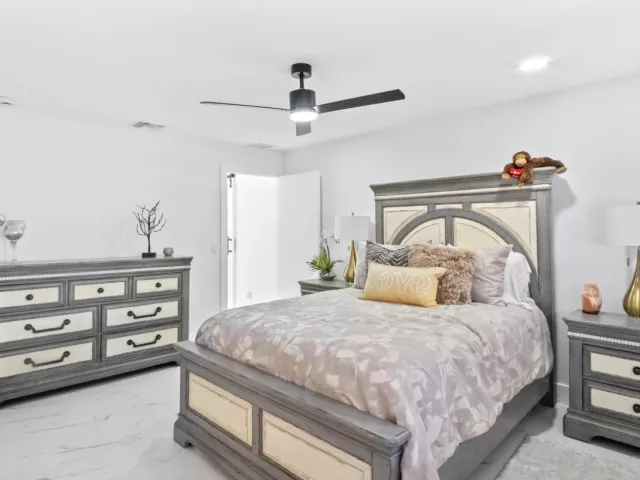 3-bedroom home for sale in Riviera Beach - 625 W 2ND Street - MondialRealty