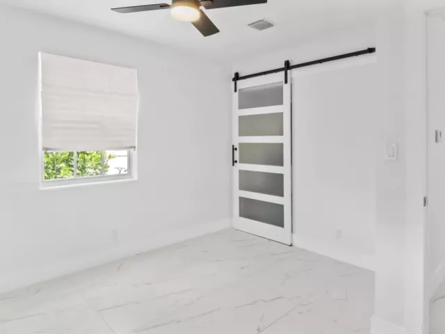 3-bedroom home for sale in Riviera Beach - 625 W 2ND Street - MondialRealty