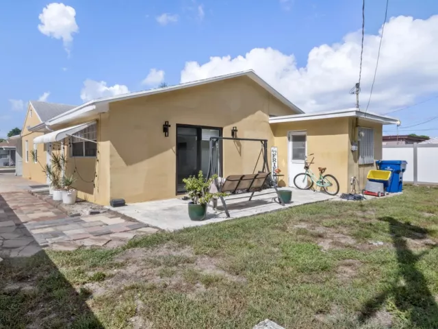3-bedroom home for sale in Riviera Beach - 625 W 2ND Street - MondialRealty