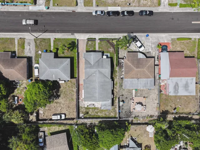 3-bedroom home for sale in Riviera Beach - 625 W 2ND Street - MondialRealty