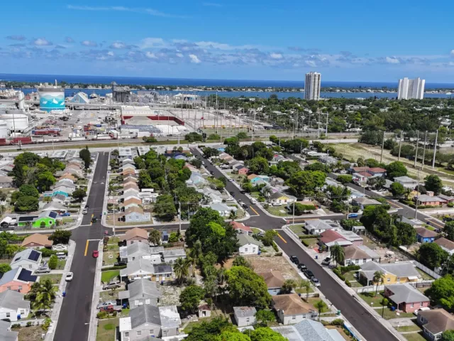 3-bedroom home for sale in Riviera Beach - 625 W 2ND Street - MondialRealty