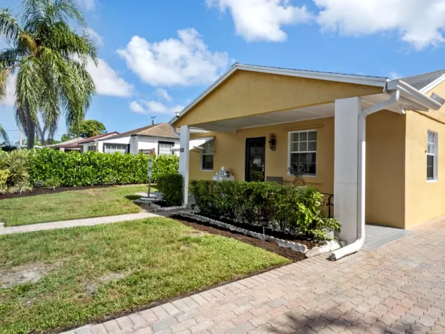 3-bedroom home for sale in Riviera Beach - 625 W 2ND Street - MondialRealty
