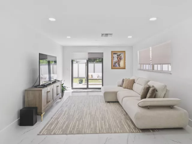 3-bedroom home for sale in Riviera Beach - 625 W 2ND Street - MondialRealty