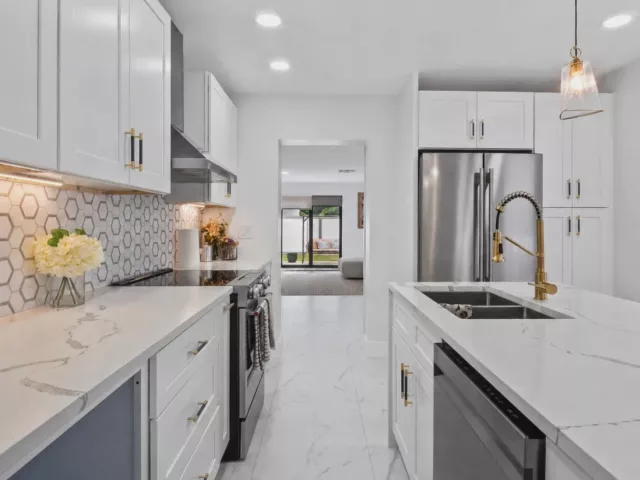 3-bedroom home for sale in Riviera Beach - 625 W 2ND Street - MondialRealty