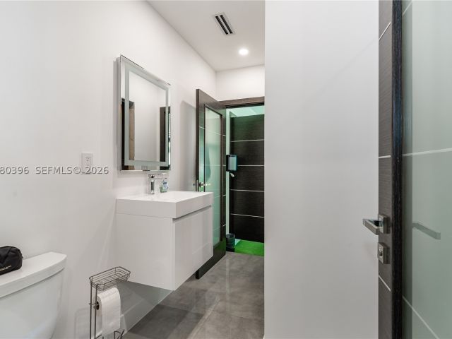 7-bedroom home for rent in Miami - 11531 SW 93rd St - MondialRealty