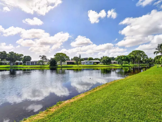 2-bedroom home for sale in Delray Beach - 14624 Country Side Lane - MondialRealty