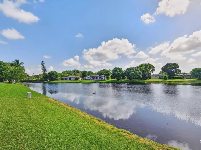 2-bedroom home for sale in Delray Beach - 14624 Country Side Lane - MondialRealty