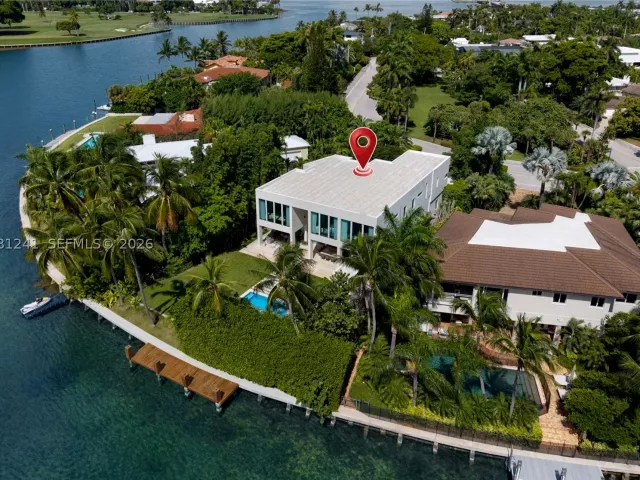 6-bedroom home for sale in Bay Harbor Islands - 9407 E Broadview Dr - MondialRealty