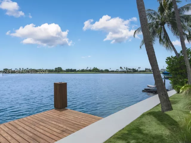 6-bedroom home for sale in Bay Harbor Islands - 9407 E Broadview Dr - MondialRealty