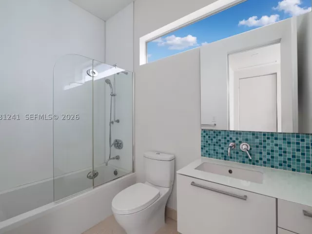 6-bedroom home for sale in Bay Harbor Islands - 9407 E Broadview Dr - MondialRealty