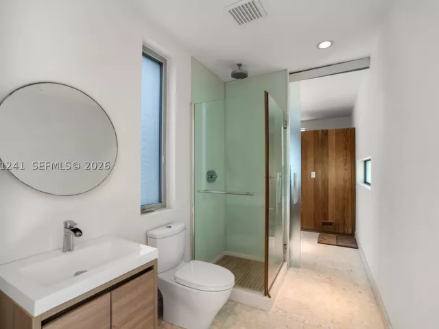 6-bedroom home for sale in Bay Harbor Islands - 9407 E Broadview Dr - MondialRealty