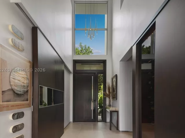 6-bedroom home for sale in Bay Harbor Islands - 9407 E Broadview Dr - MondialRealty