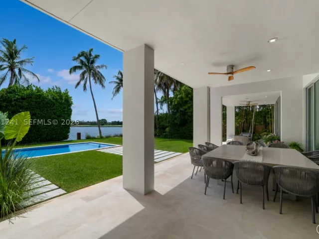 6-bedroom home for sale in Bay Harbor Islands - 9407 E Broadview Dr - MondialRealty
