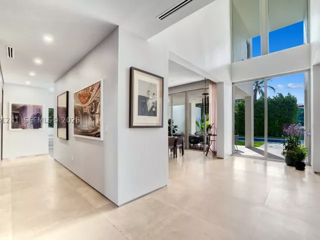 6-bedroom home for sale in Bay Harbor Islands - 9407 E Broadview Dr - MondialRealty