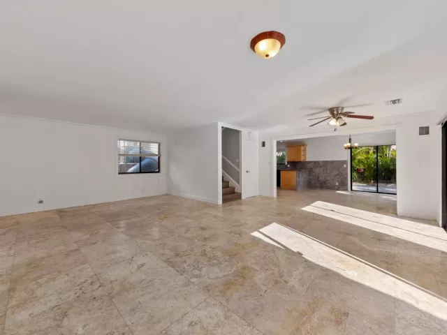 4-bedroom home for rent in Deerfield Beach - 476 NW 38TH Terrace - MondialRealty