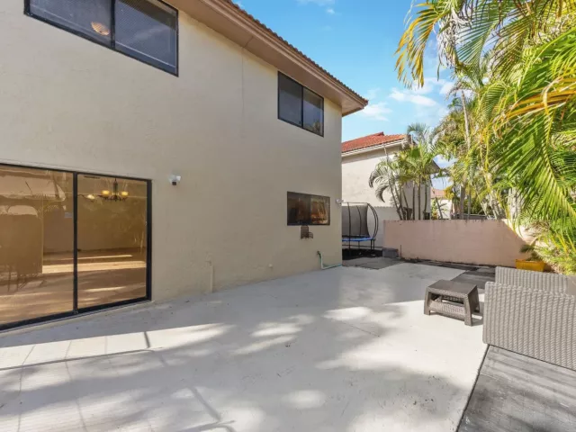 4-bedroom home for rent in Deerfield Beach - 476 NW 38TH Terrace - MondialRealty