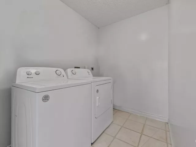 4-bedroom home for rent in Deerfield Beach - 476 NW 38TH Terrace - MondialRealty