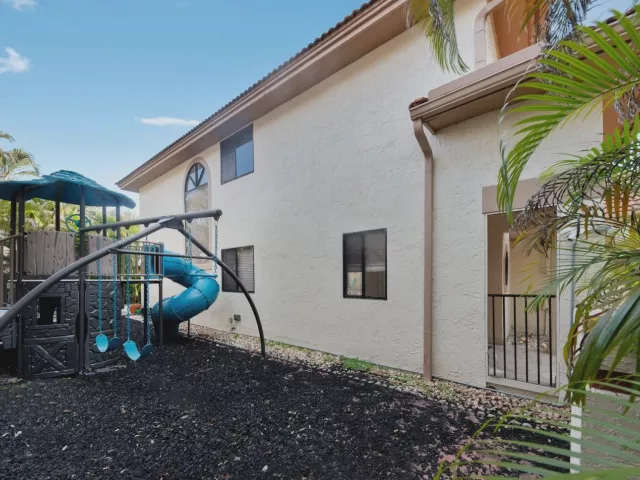 4-bedroom home for rent in Deerfield Beach - 476 NW 38TH Terrace - MondialRealty