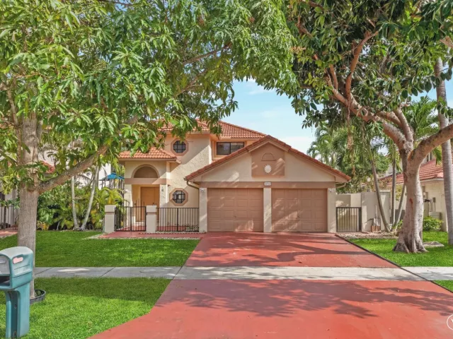 4-bedroom home for rent in Deerfield Beach - 476 NW 38TH Terrace - MondialRealty