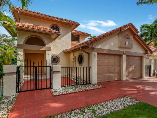 4-bedroom home for rent in Deerfield Beach - 476 NW 38TH Terrace - MondialRealty