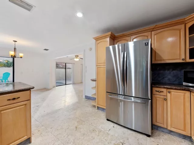 4-bedroom home for rent in Deerfield Beach - 476 NW 38TH Terrace - MondialRealty
