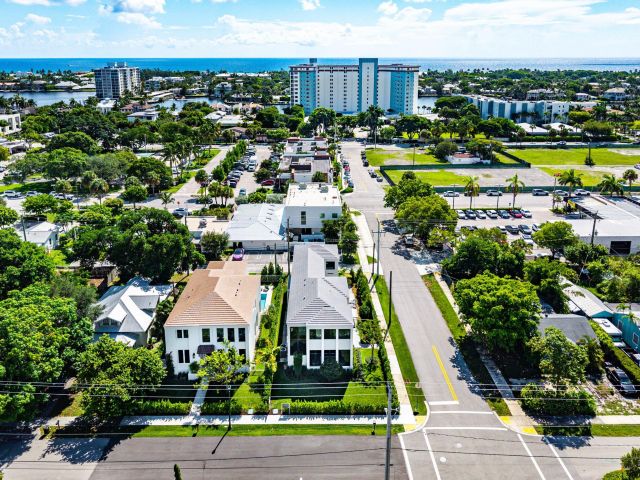 4-bedroom home for sale in Delray Beach - 521 SE 4TH Avenue - MondialRealty