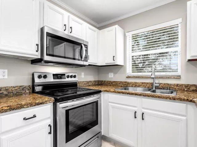 3-bedroom home for rent in Deerfield Beach - 4303 NW 1ST Drive - MondialRealty