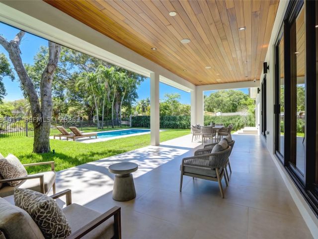 4-bedroom home for sale in Miami - 6853 S Waterway Dr - MondialRealty