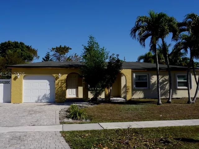 3-bedroom home for rent in Boca Raton - 4857 Alfresco St - MondialRealty