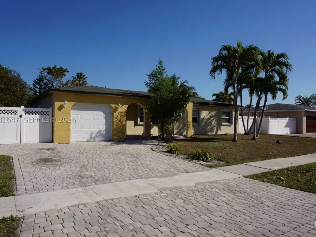 3-bedroom home for rent in Boca Raton - 4857 Alfresco St - MondialRealty