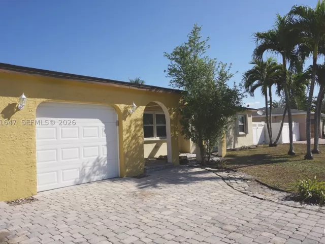 3-bedroom home for rent in Boca Raton - 4857 Alfresco St - MondialRealty