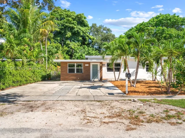3-bedroom home for rent in North Miami - 175 NW 121st St - MondialRealty