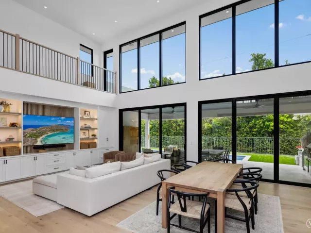 5-bedroom home for sale in Fort Lauderdale - 2400 NE 27th Avenue - MondialRealty