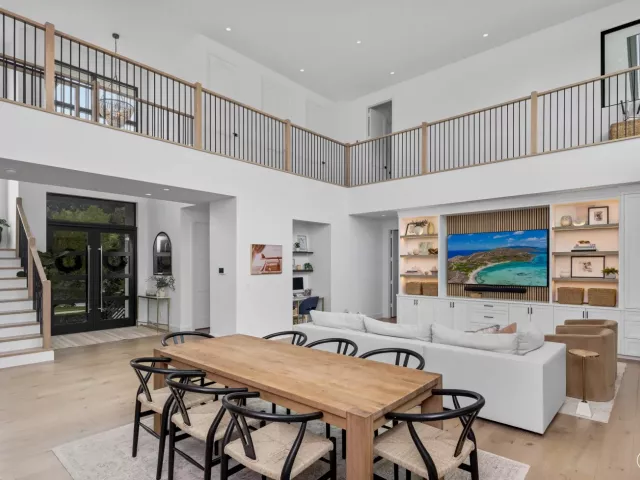 5-bedroom home for sale in Fort Lauderdale - 2400 NE 27th Avenue - MondialRealty