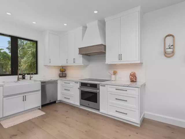 5-bedroom home for sale in Fort Lauderdale - 2400 NE 27th Avenue - MondialRealty