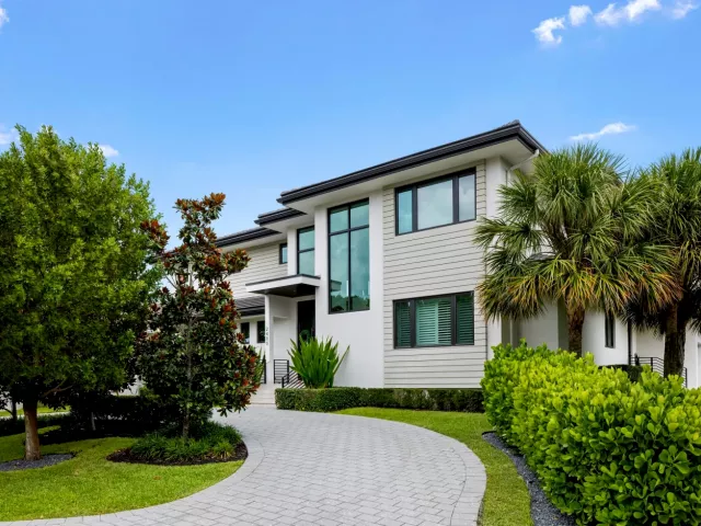 5-bedroom home for sale in Fort Lauderdale - 2400 NE 27th Avenue - MondialRealty