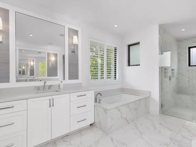 5-bedroom home for sale in Fort Lauderdale - 2400 NE 27th Avenue - MondialRealty
