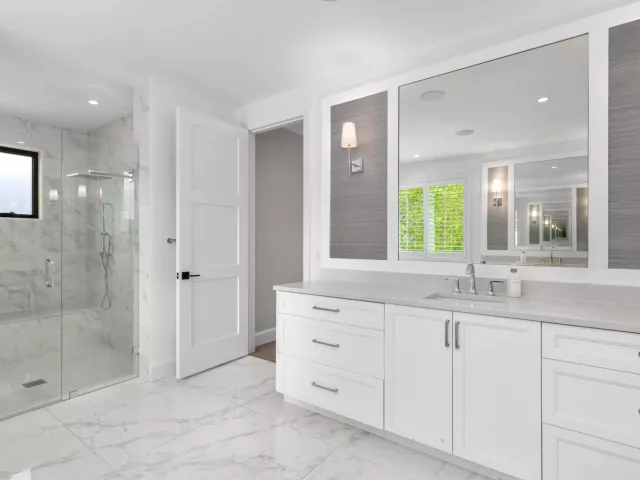 5-bedroom home for sale in Fort Lauderdale - 2400 NE 27th Avenue - MondialRealty