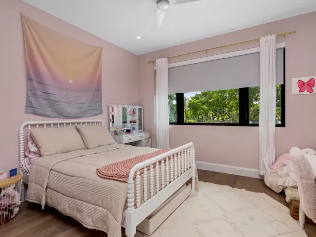 5-bedroom home for sale in Fort Lauderdale - 2400 NE 27th Avenue - MondialRealty