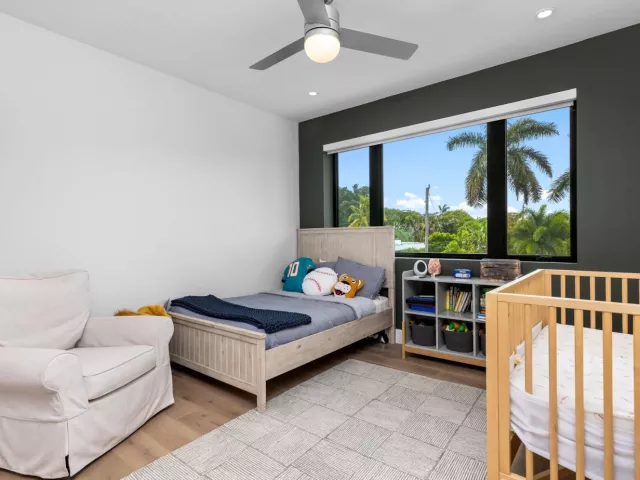 5-bedroom home for sale in Fort Lauderdale - 2400 NE 27th Avenue - MondialRealty