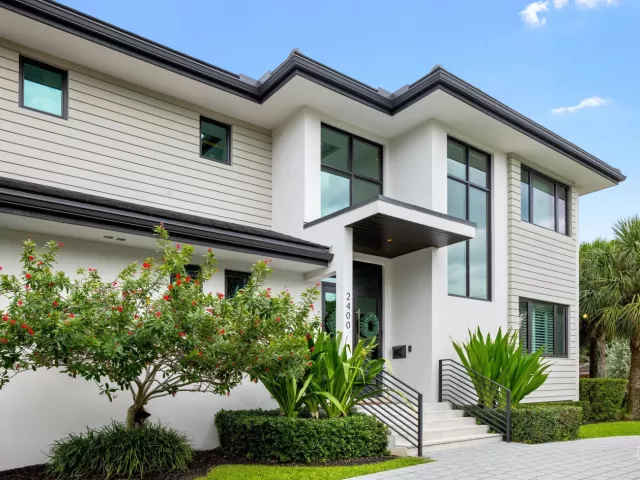 5-bedroom home for sale in Fort Lauderdale - 2400 NE 27th Avenue - MondialRealty