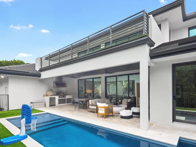 5-bedroom home for sale in Fort Lauderdale - 2400 NE 27th Avenue - MondialRealty