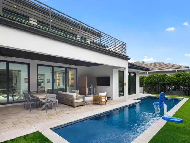 5-bedroom home for sale in Fort Lauderdale - 2400 NE 27th Avenue - MondialRealty