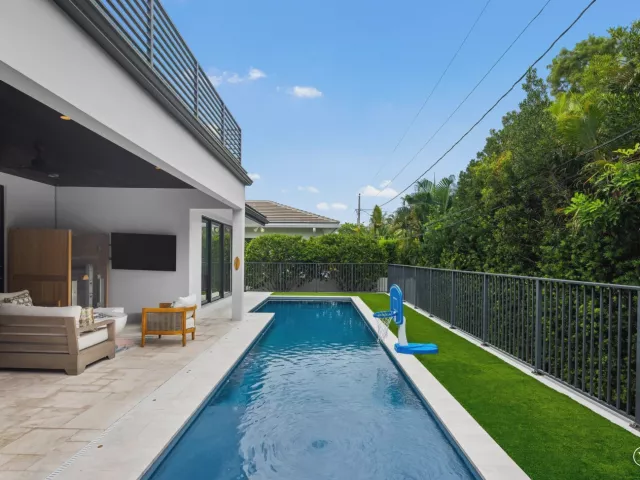 5-bedroom home for sale in Fort Lauderdale - 2400 NE 27th Avenue - MondialRealty