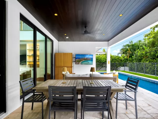 5-bedroom home for sale in Fort Lauderdale - 2400 NE 27th Avenue - MondialRealty