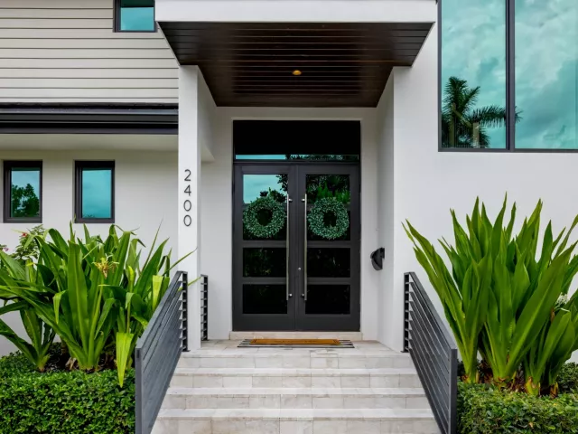 5-bedroom home for sale in Fort Lauderdale - 2400 NE 27th Avenue - MondialRealty