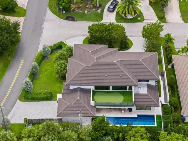 5-bedroom home for sale in Fort Lauderdale - 2400 NE 27th Avenue - MondialRealty